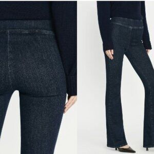 The Jetset Flare in Keller (Navy Blue)